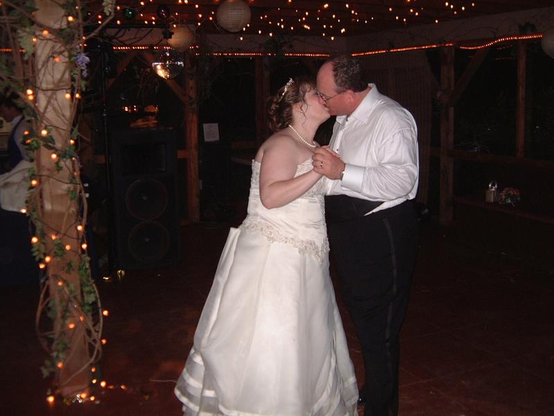 2003/10(Oct)/03(Urbik-Wedding)/800x600_2003-10-05 22-36-46.JPG